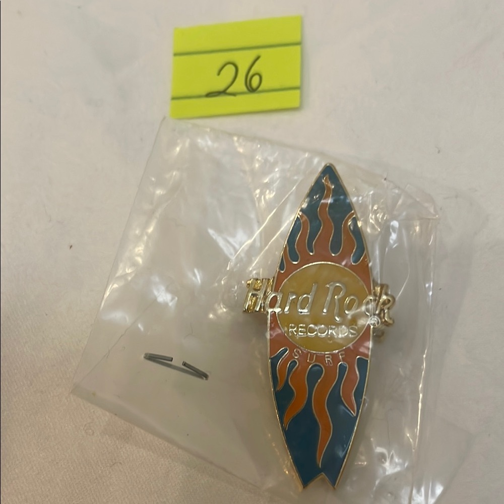 Hard Rock Cafe Records Surf Pin - Picture 1 of 2